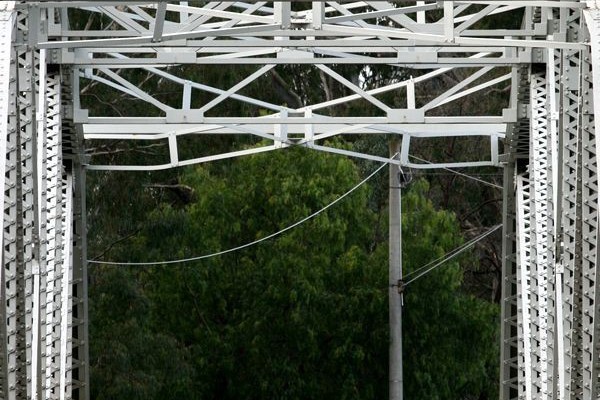 335 Murchison bridge